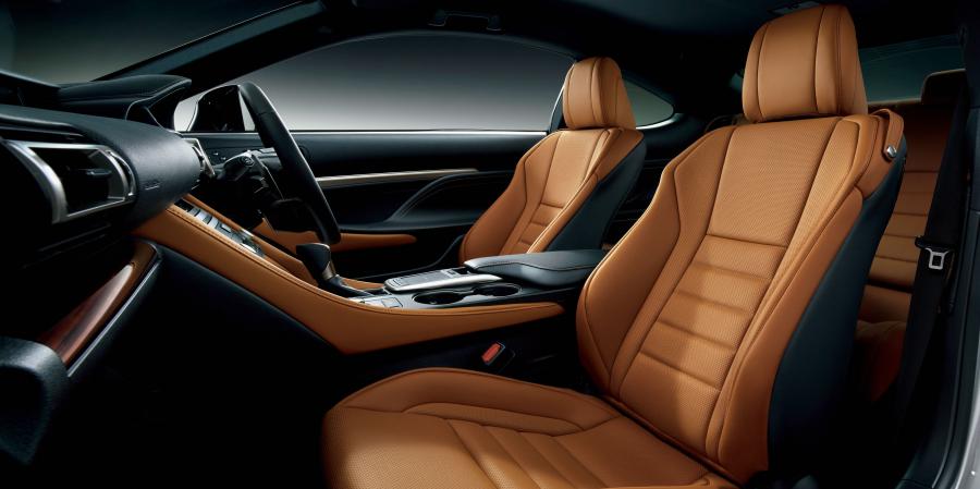 Интерьер Lexus RC350 2018 года  (JP) (фото 3 из 5)
